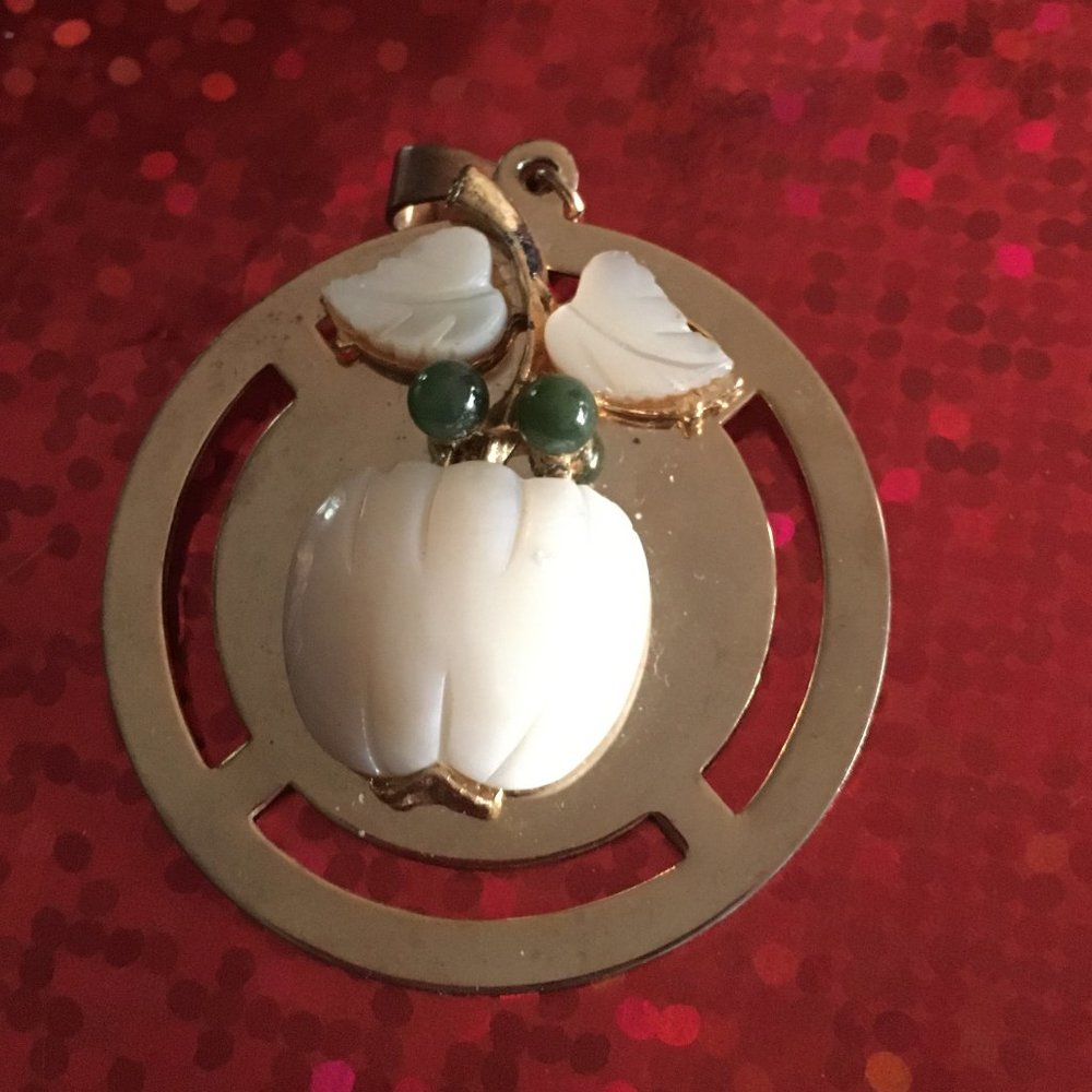 🍎Swoboda Mother of Pearl Pendent 163 $50 or $45 w/offer